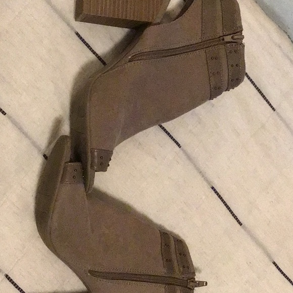 Shoes - camel colored booties